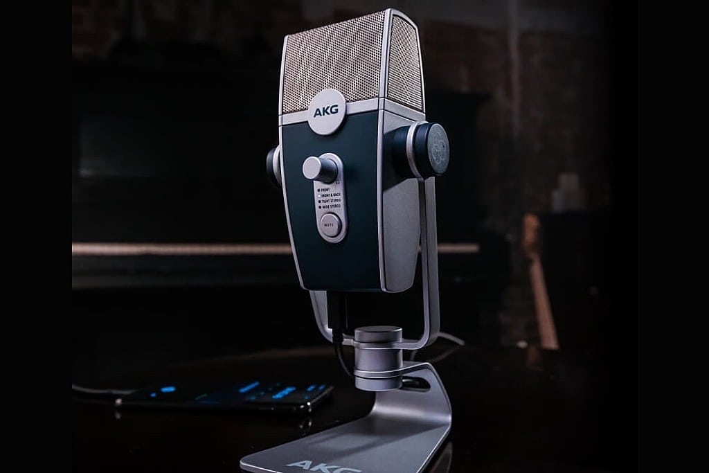 AKG AKG