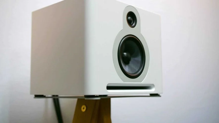 Review Guru Q10 monitor loudspeaker - Alpha Audio