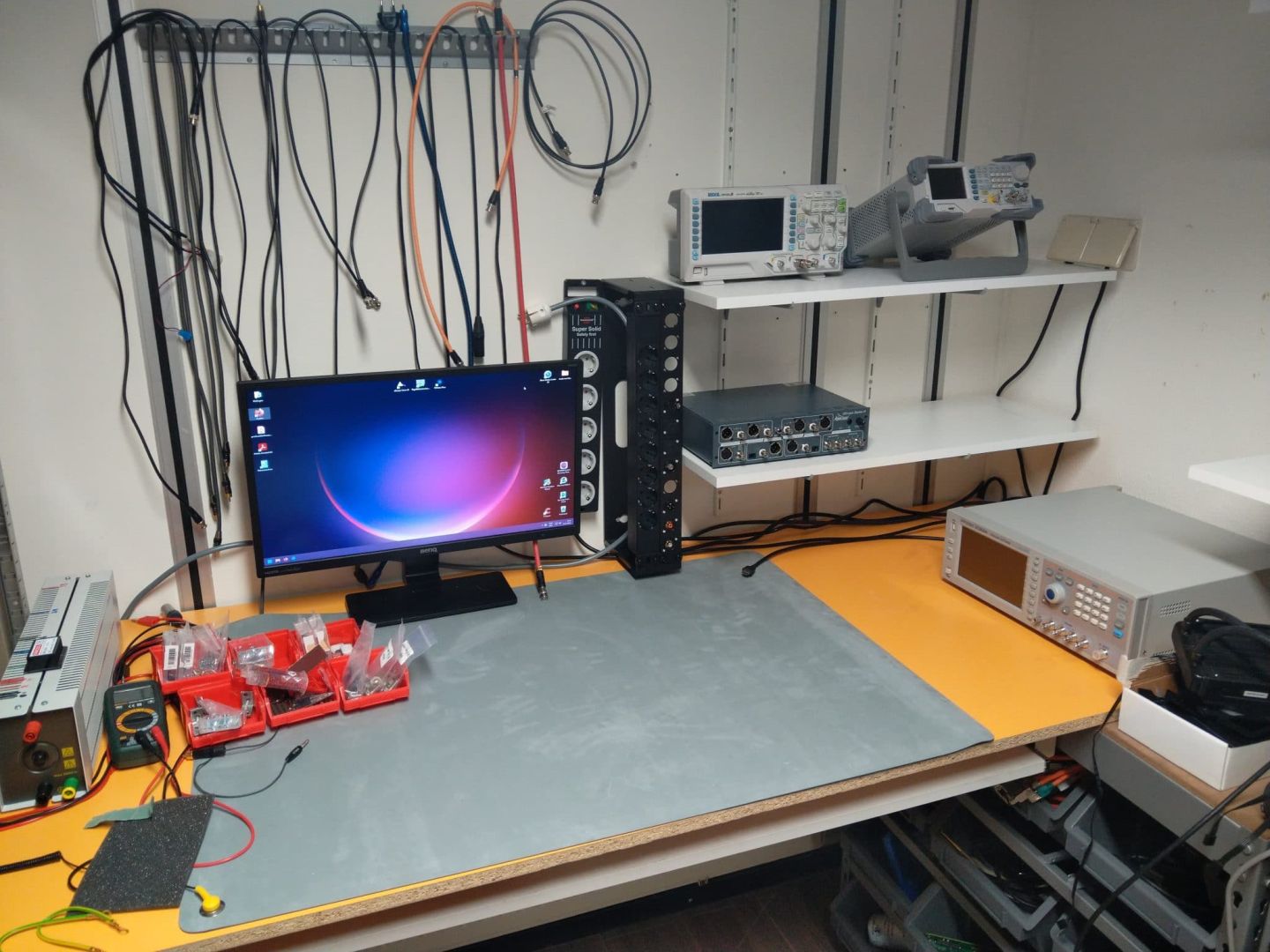 Large cable test in the making - (blind) listening and measuring ...