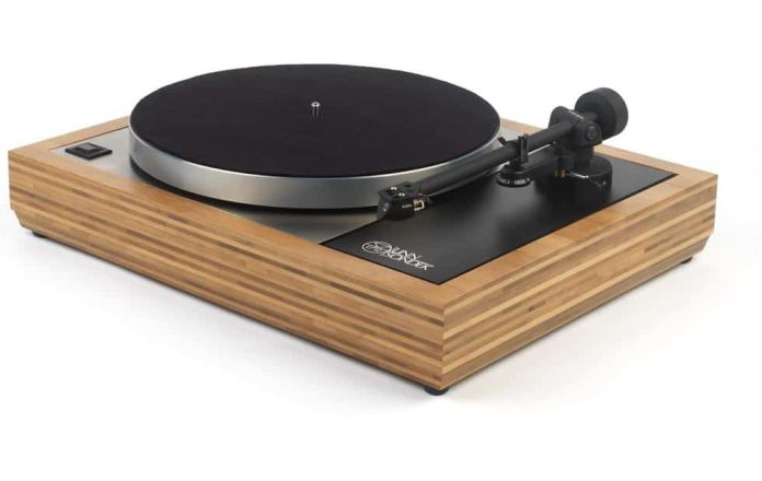 803189 De Booplinth, gemaakt uit één stuk gefreesd bamboe