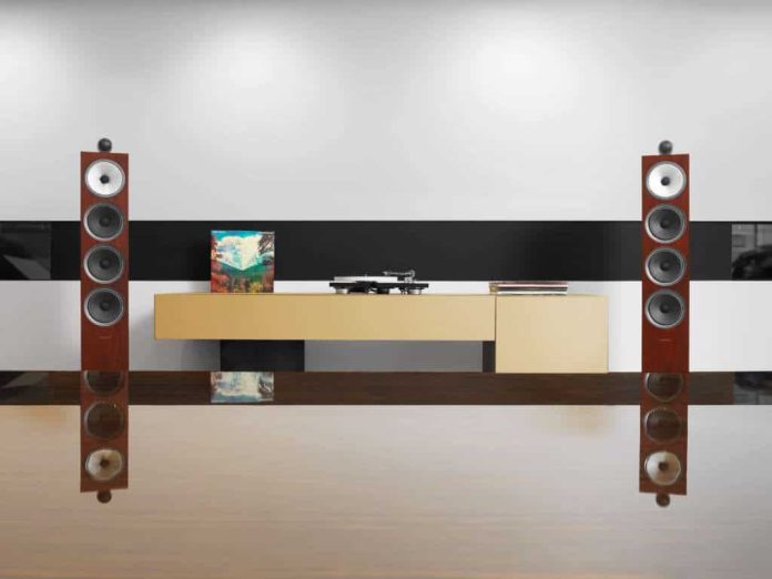 702 S2 Rosenut with Record Player