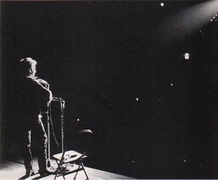 724px-Bob_Dylan_in_November_1963-5 Bob Dylan