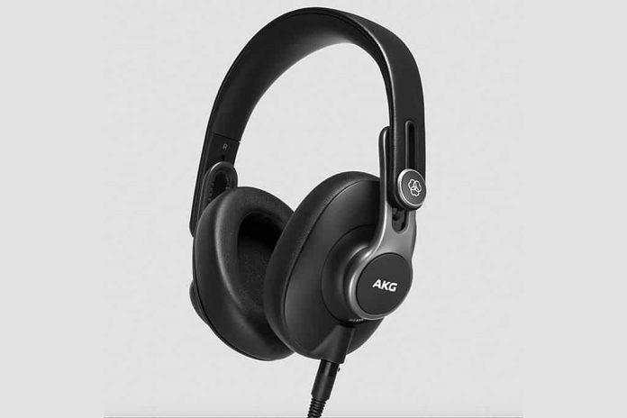 AKG AKG