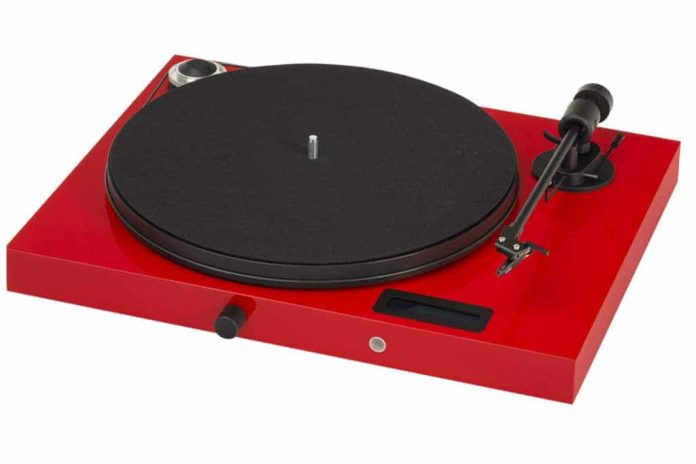 CA8B0BB8-F325-4A5F-8533-FF57399EF081 De Pro-Ject all-in-one Juke Box E