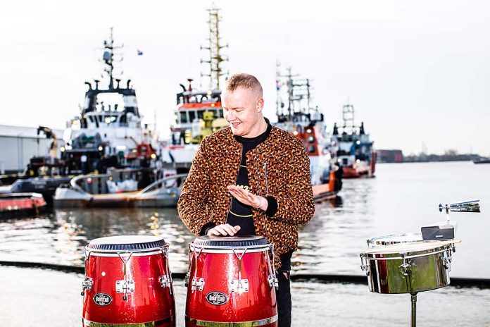 Carnaval De Rotterdamse percussionist Steven Brezet speelt vanaf 28 februari als eerste en enige Nederlander op het wereldberoemde Braziliaanse carnaval 'Salvador da Bahia'