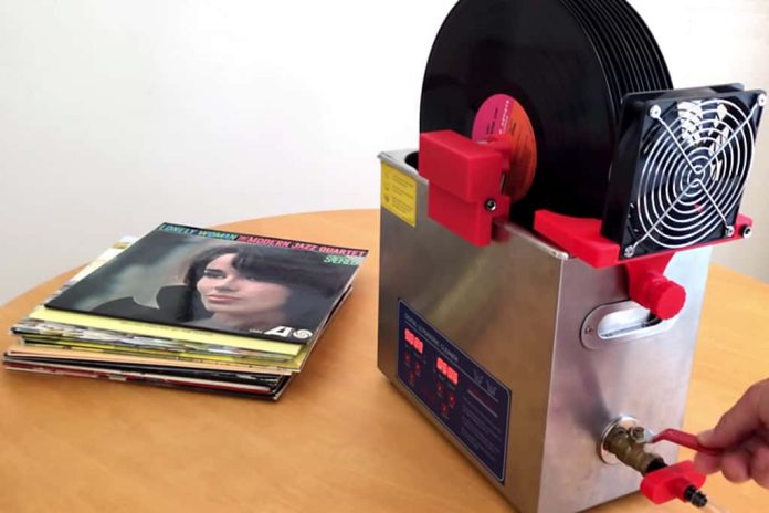 Cleanervinyl De CleanerVinyl Pro; let op dat u het reinigingsbad er los bij moet kopen.