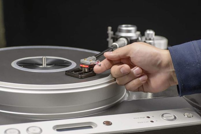 Dsaudio De ST-50 naaldreiniger van DS Audio