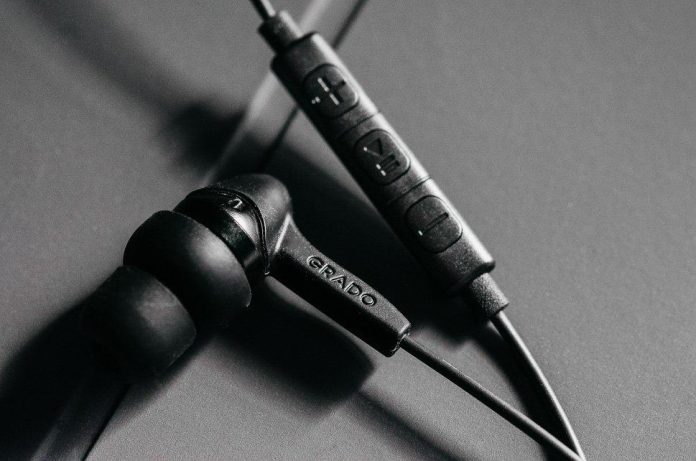 Grado iGe In-Ears with Mic & Remote Dark Shots De Grado iGe beschikt over een door Apple gelicenseerde controller