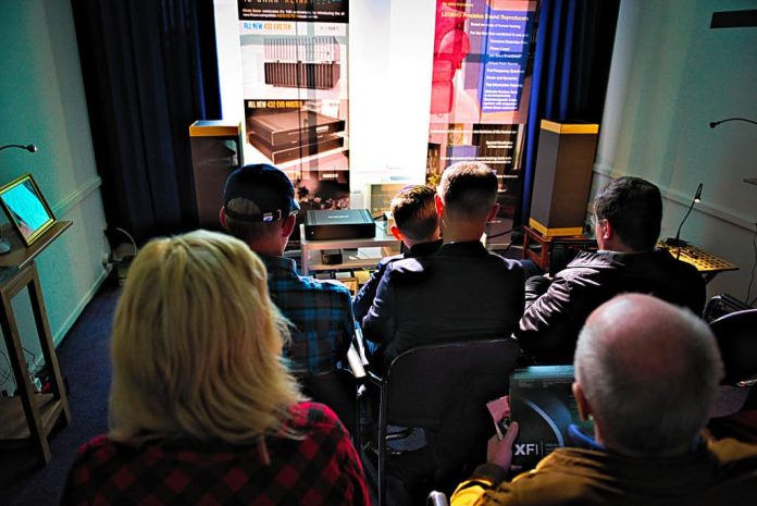 Klinktbeter Onder meer de John Watkinson Legends zijn te beluisteren op de decenniumshow van Klinkt Beter