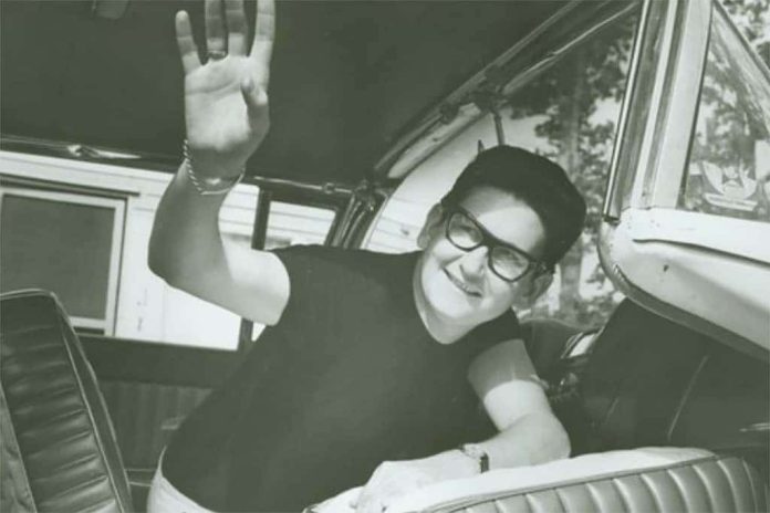 Orbison Komende donderdag (22 februari) kunt u op NPO2 om 22.55 uur kijken naar Het Uur van de Wolf, met daarin de documentaire Roy Orbison – Triomf en tragedie