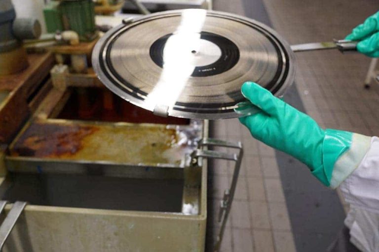 Hoe wordt vinyl gemaakt? Een blik bij Record Industry Hoe wordt vinyl gemaakt? Een blik bij Record Industry