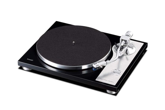 Teac De TEAC direct drive TN-4D platenspeler