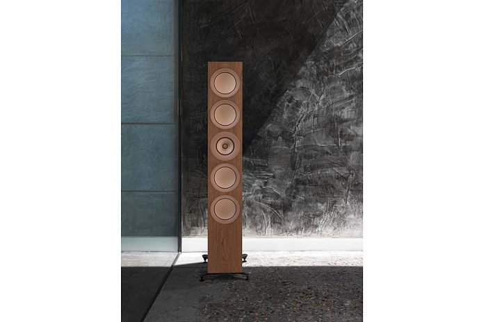 Walnoot De nieuwe KEF R11 in walnoot