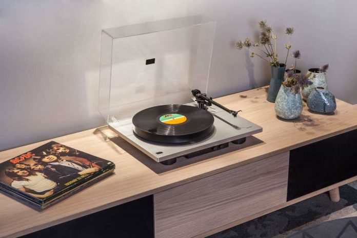 sonorovinyl-1 De SonoroVINYL (bron: http://www.heldth.com/31927-sonorovinyl)