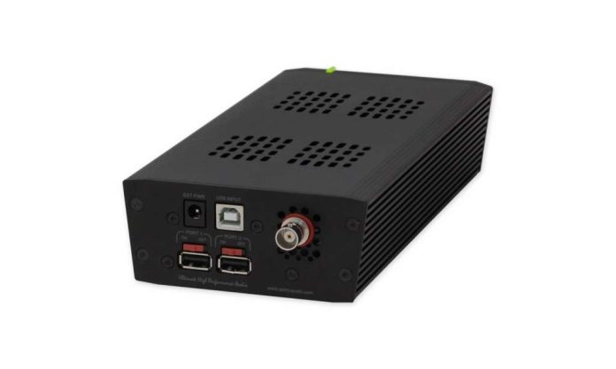 tX-USBultra_R_Very-high De SOtM tX-USBultra regenerator en jitter-cleaner annex USB-hub