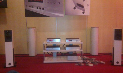 More Music demo Audio Physik met Moon. More Music demo Audio Physik met Moon.