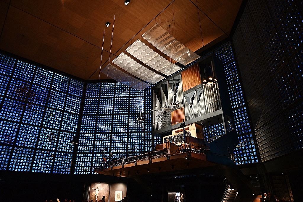 Teufel at the Gedächtniskirche Teufel at the Gedächtniskirche